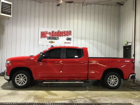 Used 2022 Chevrolet Silverado 1500 LT w/ Z71 Off-Road Package AWD/4WD image 2