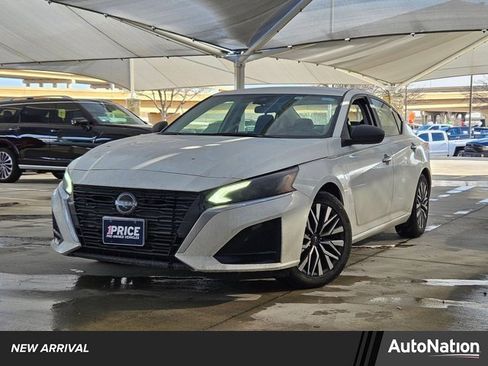 Used 2025 Nissan Altima 2.5 SV image 1