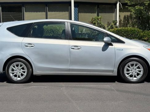Used 2012 Toyota Prius V Three FWD image 5