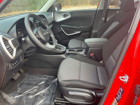 Used 2025 Kia Soul LX w/ LX Technology Package image 22