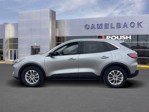 Used 2022 Ford Escape SE image 2