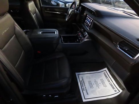 Used 2021 GMC Yukon XL Denali w/ Denali Ultimate Package image 12