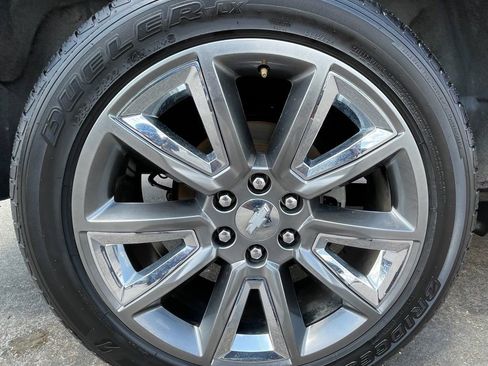 Used 2019 Chevrolet Suburban Premier image 15