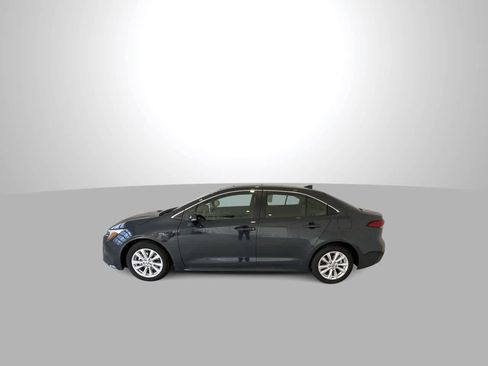Used 2025 Toyota Corolla XLE image 5