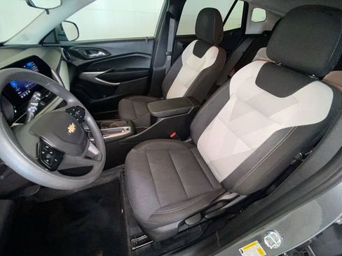 Used 2024 Chevrolet Trax LS w/ LS Convenience Package FWD image 14