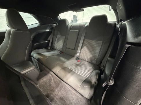Used 2016 Dodge Challenger SXT RWD image 21