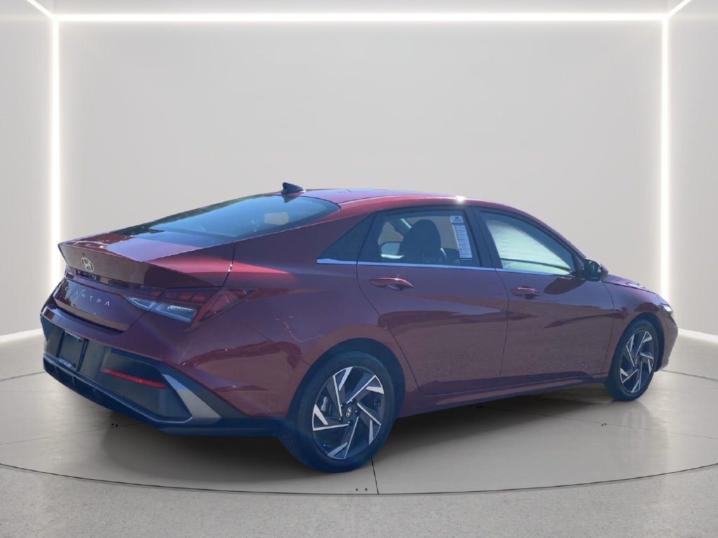 Used 2025 Hyundai Elantra SEL FWD image 5
