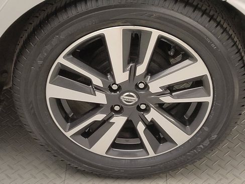 Used 2021 Nissan Versa SV FWD image 31