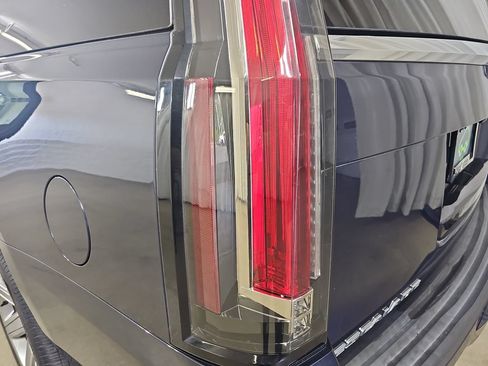Certified 2017 Cadillac Escalade ESV Premium Luxury AWD/4WD image 41