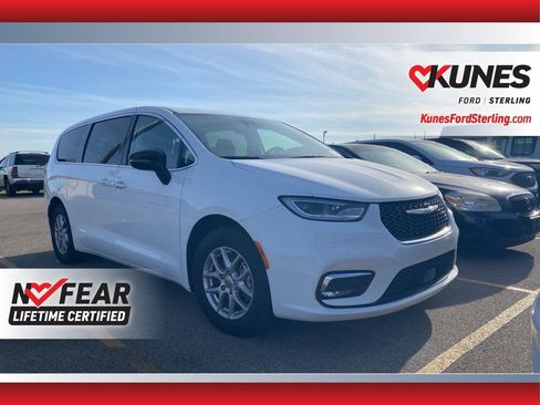 Used 2024 Chrysler Pacifica Touring-L FWD image 1