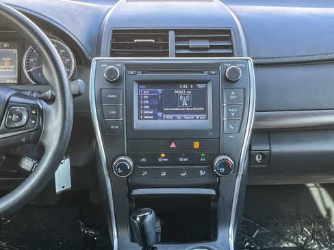 Used 2016 Toyota Camry LE image 12