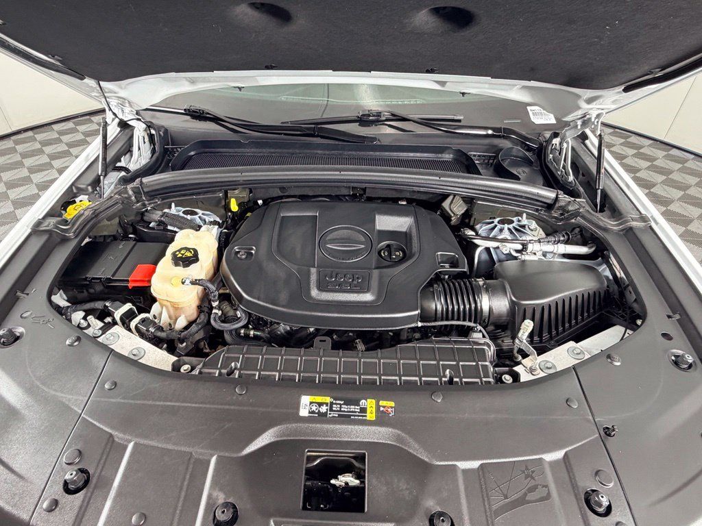 Used 2025 Jeep Grand Cherokee Altitude RWD image 45