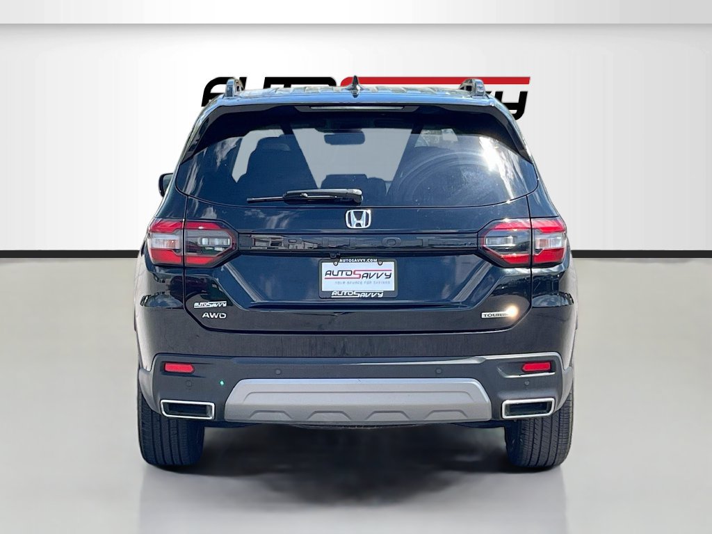 Used 2025 Honda Pilot Touring image 6