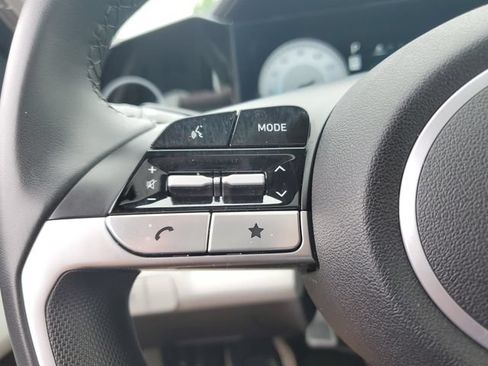 Certified 2025 Hyundai Elantra Limited FWD image 22