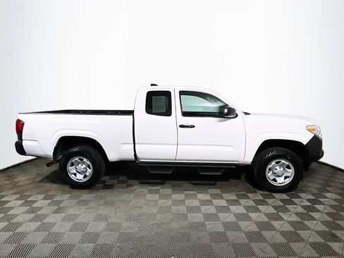 Certified 2022 Toyota Tacoma SR AWD/4WD image 9