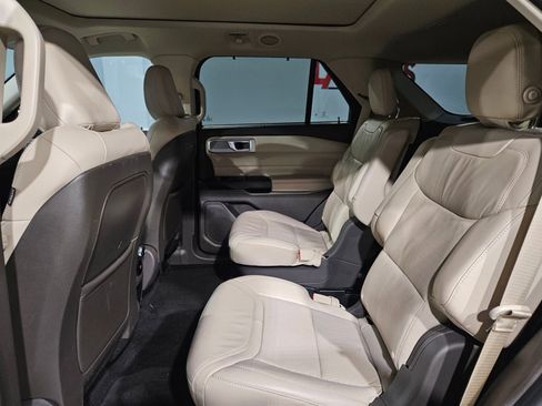 Used 2020 Ford Explorer Platinum image 37