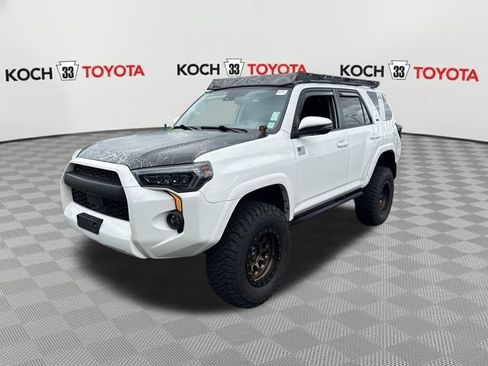 Used 2022 Toyota 4Runner SR5 Premium w/ Moonroof Package AWD/4WD image 3
