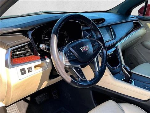Used 2018 Cadillac XT5 Luxury w/ Driver Awareness Package image 14