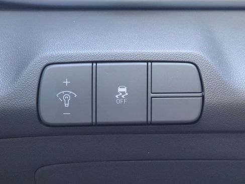 Used 2025 Hyundai Elantra SEL FWD image 28