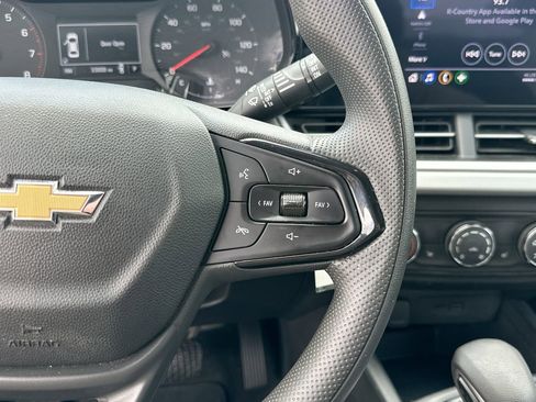 Used 2024 Chevrolet Trax LS w/ LS Convenience Package image 25
