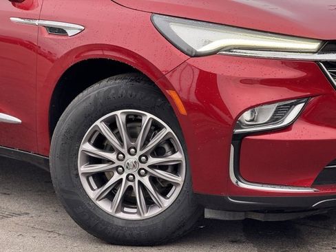 Used 2024 Buick Enclave Premium image 2