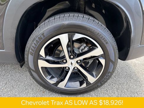 Used 2024 Chevrolet Trax RS w/ Driver Confidence Package FWD image 27
