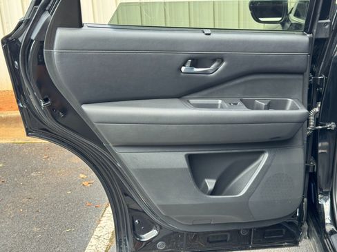 Used 2022 Nissan Pathfinder SL FWD image 41
