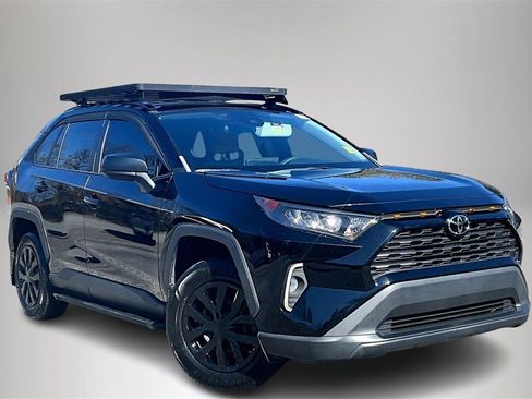 Used 2021 Toyota RAV4 LE image 1