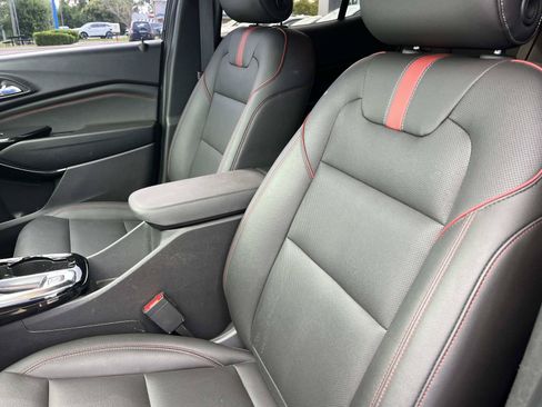 Used 2024 Chevrolet Trax RS w/ Sunroof Package FWD image 28