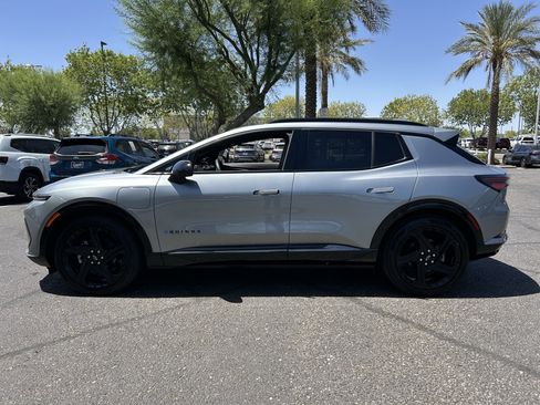 Used 2025 Chevrolet Equinox EV RS FWD image 2