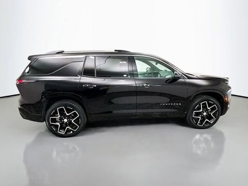 Used 2025 Chevrolet Traverse High Country w/ LPO, Floor Liner Package AWD/4WD image 9