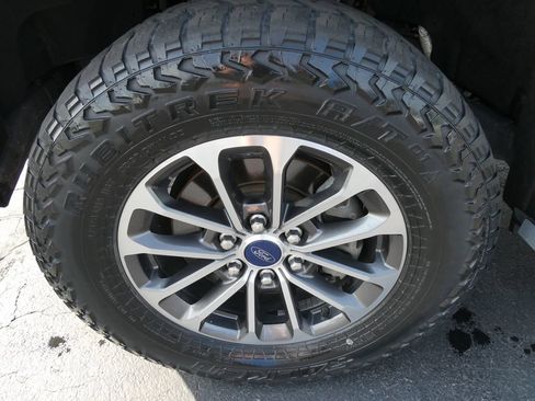 Used 2019 Ford F150 XLT w/ Equipment Group 302A Luxury AWD/4WD image 10