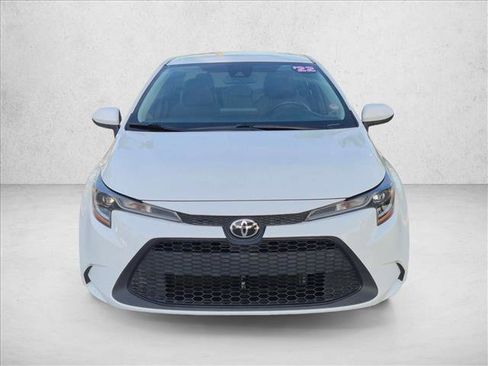 Used 2022 Toyota Corolla LE FWD image 2