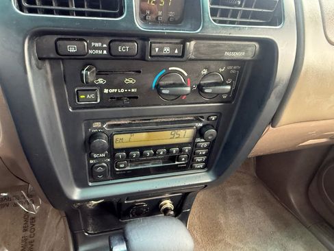 Used 2000 Toyota 4Runner 2WD image 24