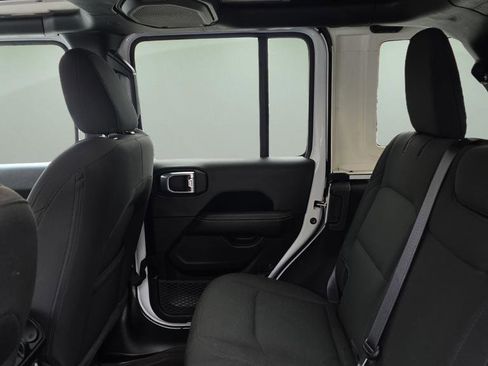 Used 2022 Jeep Wrangler Unlimited Sahara w/ Cold Weather Group image 16