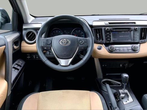Used 2017 Toyota RAV4 XLE AWD/4WD image 6