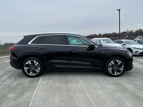 Used 2022 Audi e-tron Premium image 2