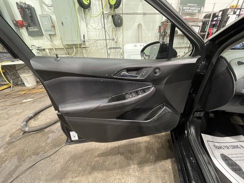 Used 2017 Chevrolet Cruze LS image 28