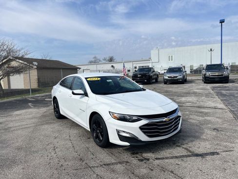 Used 2024 Chevrolet Malibu LT image 3