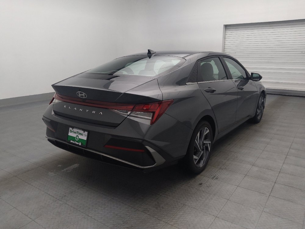 Used 2025 Hyundai Elantra SEL FWD image 9