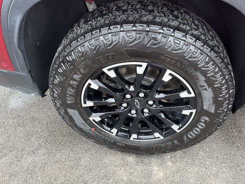 Used 2024 Chevrolet Traverse Z71 w/ Enhanced Driving Package image 12