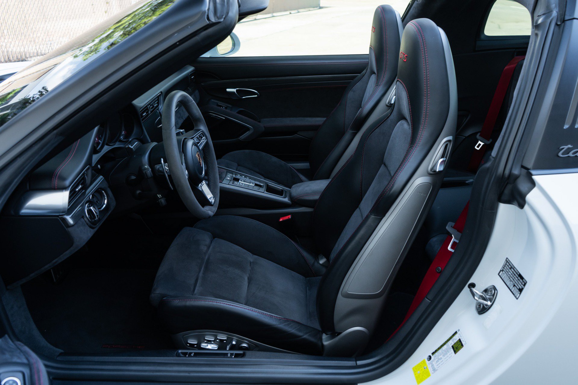 Used 2018 Porsche 911 Targa 4 GTS AWD/4WD image 9
