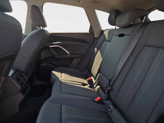 Used 2025 Audi Q5 Premium w/ Convenience Package AWD/4WD image 17
