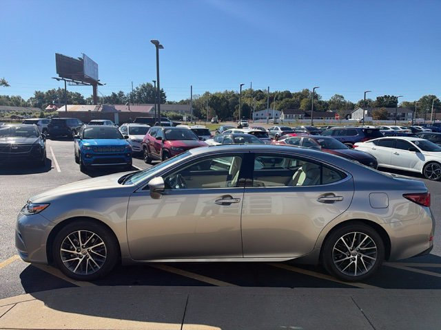 Used 2017 Lexus ES 350 w/ Luxury Package FWD image 3