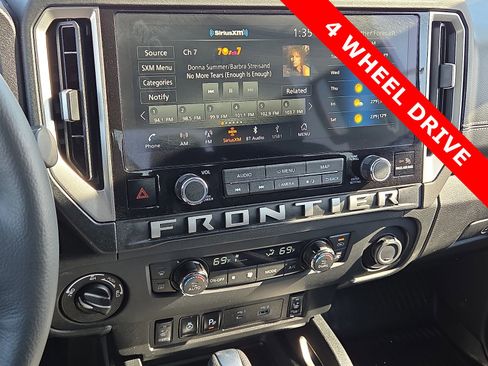 Used 2025 Nissan Frontier SL image 16