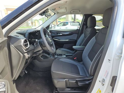 Used 2025 Chevrolet TrailBlazer LT AWD/4WD image 11