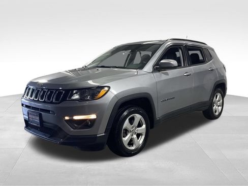 Used 2018 Jeep Compass Latitude w/ Popular Equipment Group AWD/4WD image 4