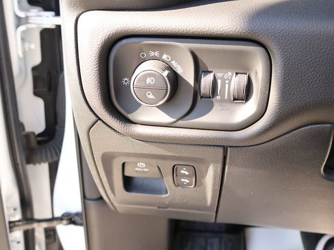 Used 2025 RAM 1500 Big Horn AWD/4WD image 38