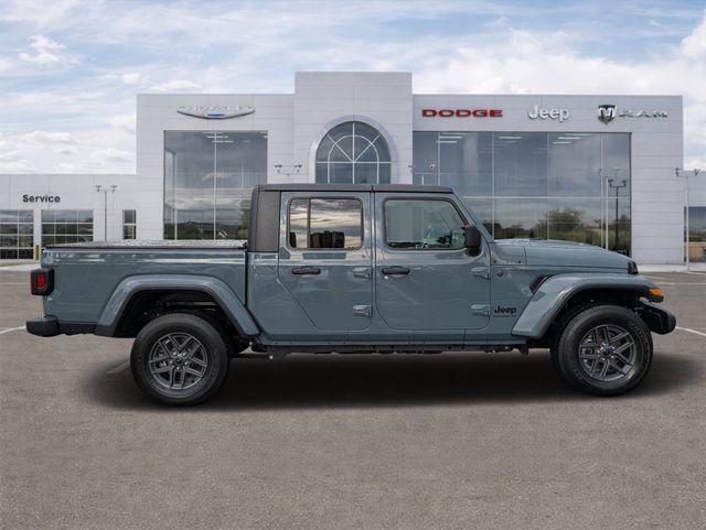 Used 2025 Jeep Gladiator Sport AWD/4WD image 2