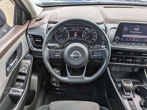 Used 2023 Nissan Rogue SV FWD image 16